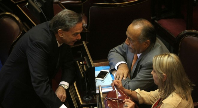 Los senadores del PJ presionan a Macri para que no baje los giros a las provincias