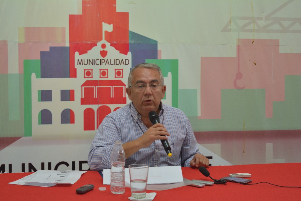  Julio Bravo ofreció una conferencia a agenda abierta con periodistas