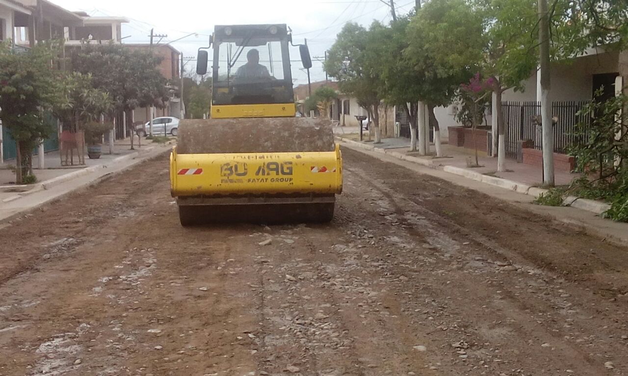  Presentan en Perico revolucionario método para acondicionar calles sin pavimento