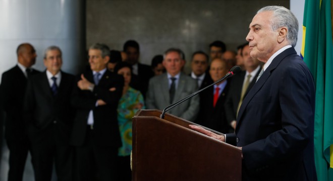  El senado brasileño ahora avanza con una reforma para despedir empleados públicos