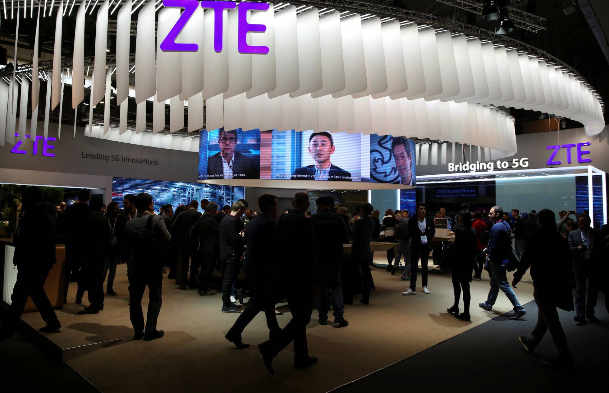  Trump afirma que está buscando con China la vuelta de ZTE al negocio
