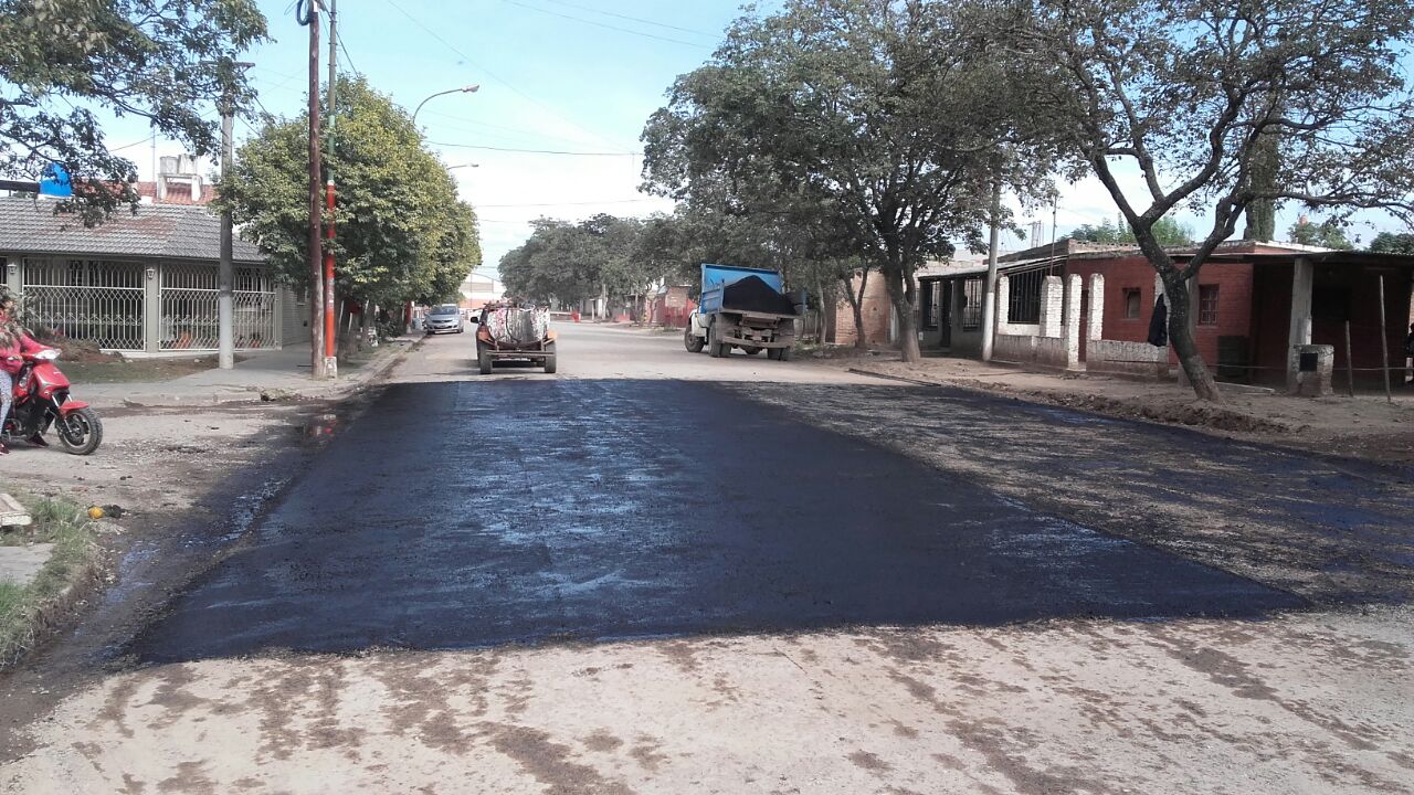 Avanzan obras de asfalto sobre Malvinas Argentinas