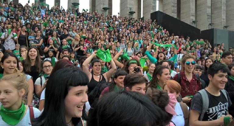  Miles de mujeres participaron del «Pañuelazo Federal» por la despenalización del aborto