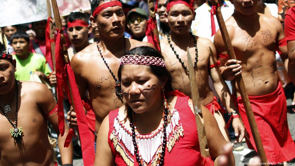  Unos 900 indígenas venezolanos huyeron de la violencia y la minería ilegal
