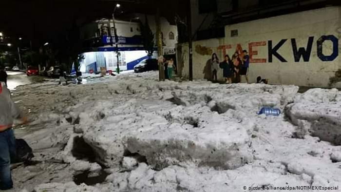  Una inusual granizada cubre de hielo la ciudad mexicana de Guadalajara