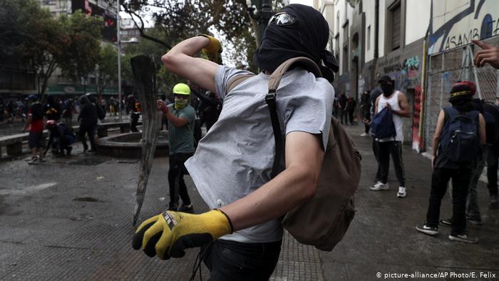  Chilenos vuelven a tomar la plaza Italia en Santiago