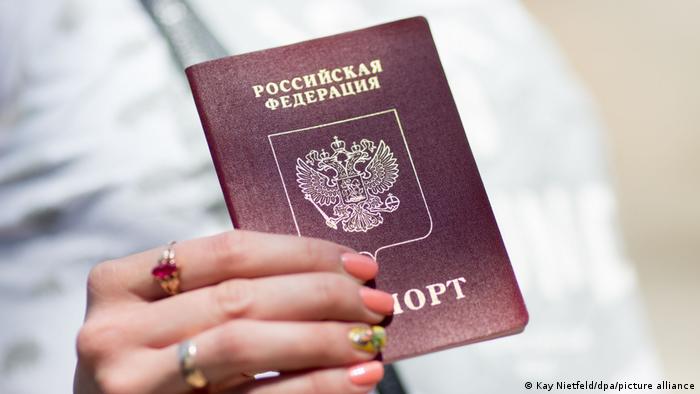  La UE suspende acuerdo que facilita concesión de visados a ciudadanos rusos