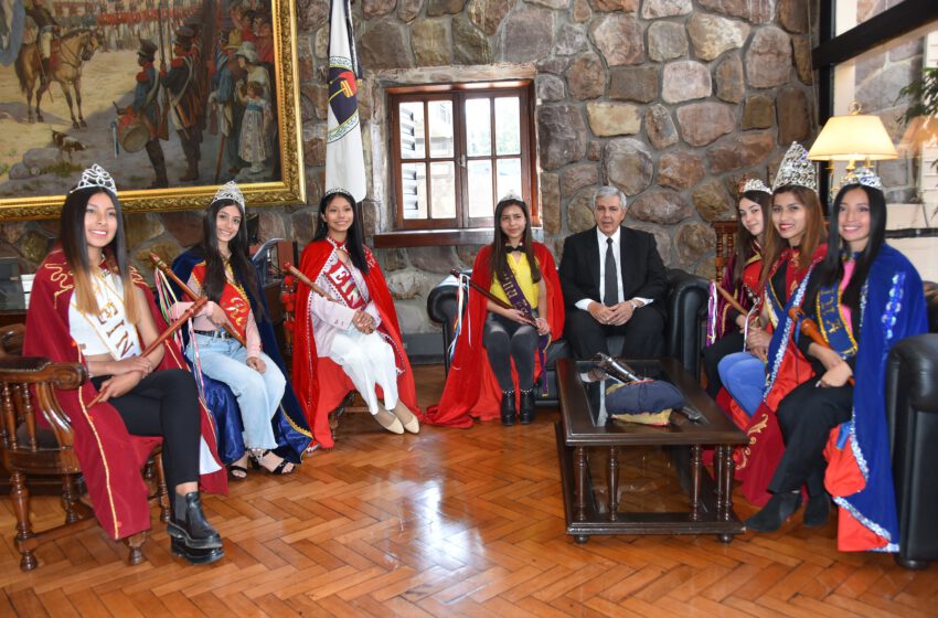  Las candidatas a reina departamental por Tilcara visitaron La Legislatura
