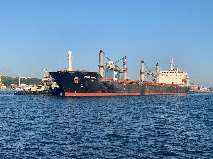  Nuevo carguero con grano ucraniano parte desde el mar Negro con 30.000 toneladas de trigo