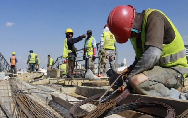  El empleo en la construcción sigue en alza pero se debilita el salario