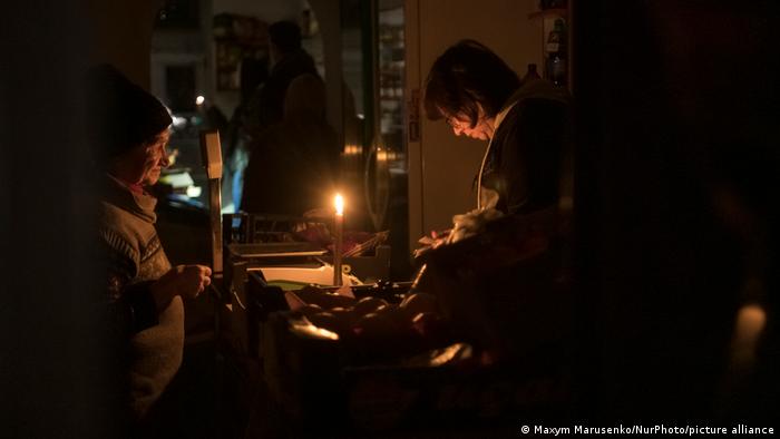  Seis millones de hogares sin electricidad en Ucrania, dice Zelenski