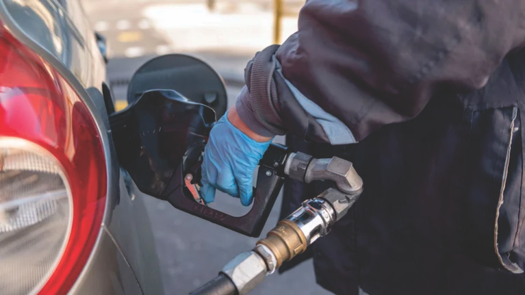  Desde este lunes YPF aumentará sus combustibles un 6% en promedio en todo el país