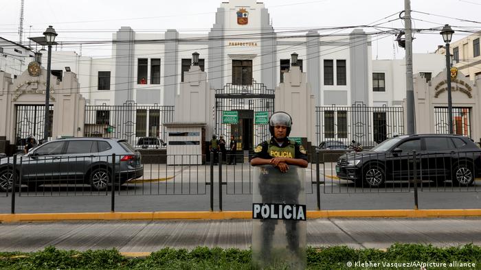  UE subraya que se está “encauzando” la crisis en Perú de acuerdo a la Constitución