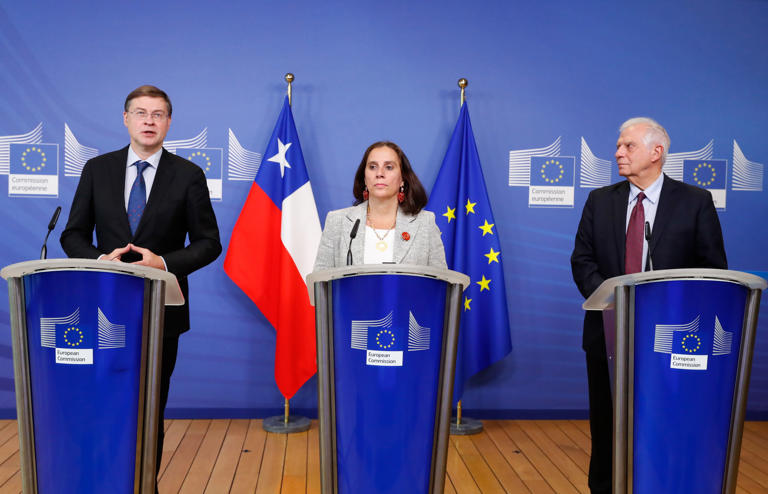  La UE envía una señal de acercamiento a Latinoamérica al firmar un nuevo acuerdo comercial con Chile