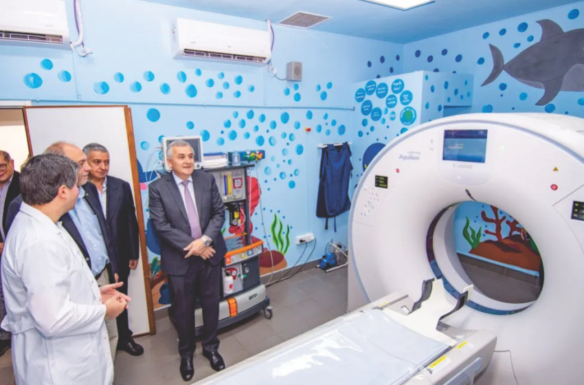 Morales fortalece el sistema sanitario público con un nuevo tomógrafo en el hospital Materno Infantil
