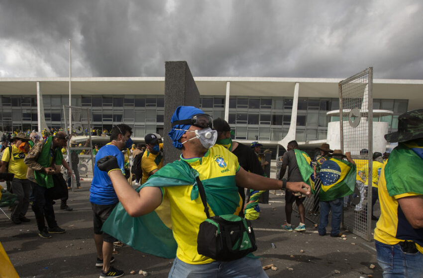  Anuencia, error de Inteligencia y redes sociales: qué facilitó el ataque bolsonarista en Brasil