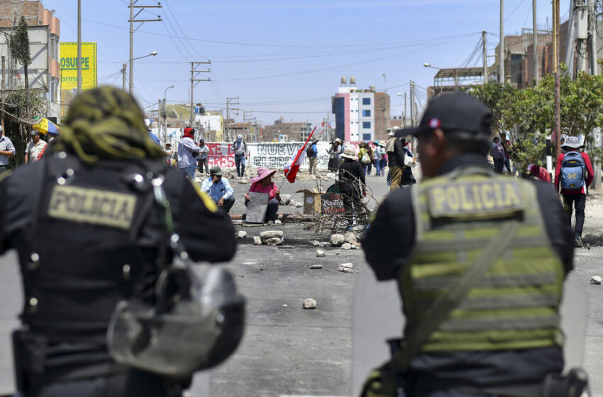  La protesta social continúa viva en Perú un día después de la jornada represiva más letal