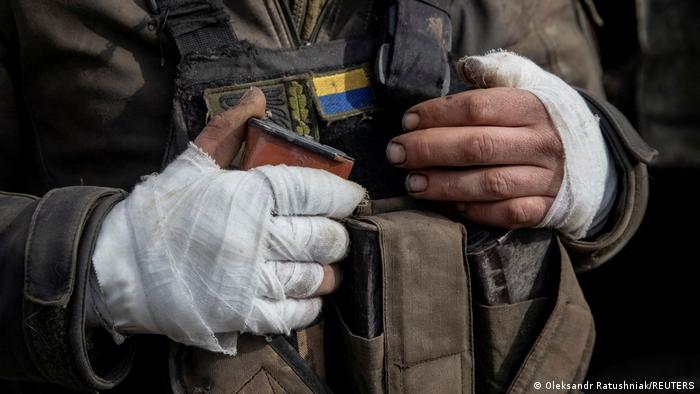  Soldados ucranianos en Bajmut dicen no recibir «ningún apoyo»