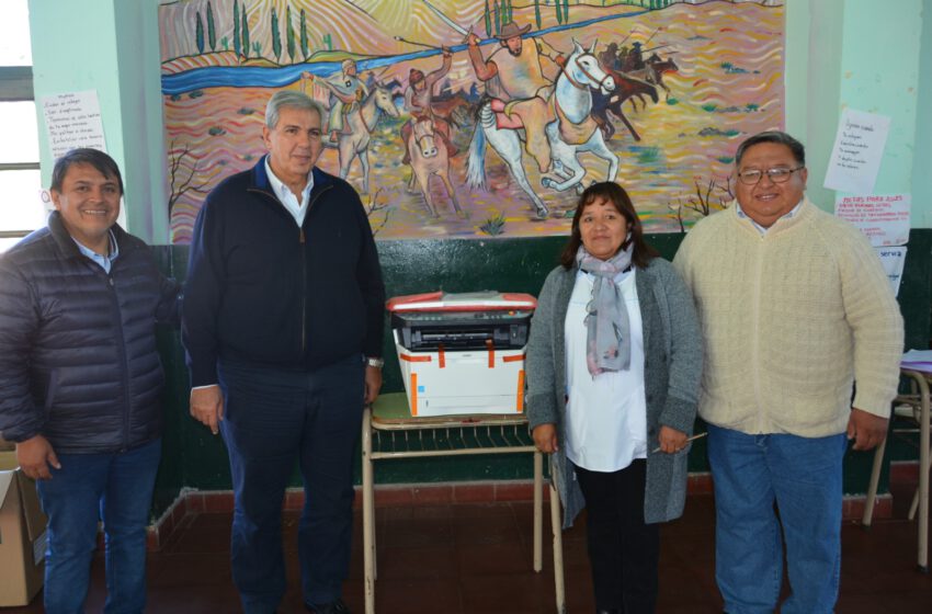  El vicegobernador visitó a los alumnos y docentes de la Escuela Primaria Nº 31 de Huacalera