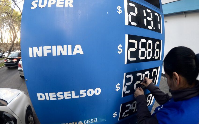  YPF aumenta las naftas pese a la oposición de Massa y agrava la inflación