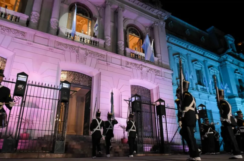  «25 de Mayo» Se realizó el tradicional cambio de guardia de honor en Casa de Gobierno