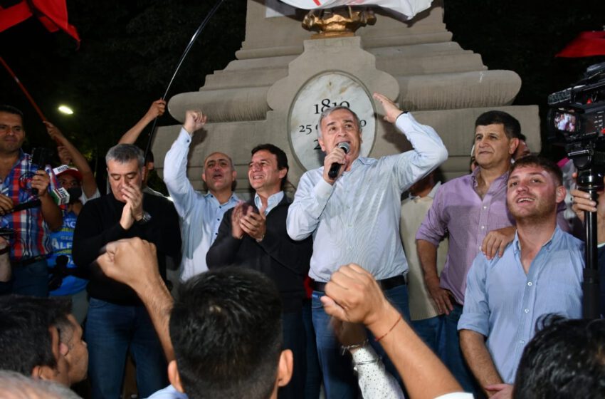  Morales: “El domingo cambia Tucumán”