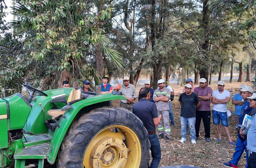  RENATRE capacita a trabajadores rurales en operación segura de tractores