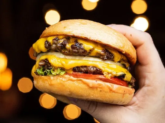  Índice Big Mac: Argentina es uno de los países más caros para comprar hamburguesas