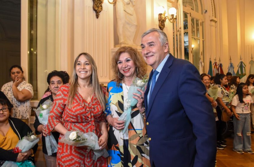  El gobernador Morales reconoció a madres que inspiran