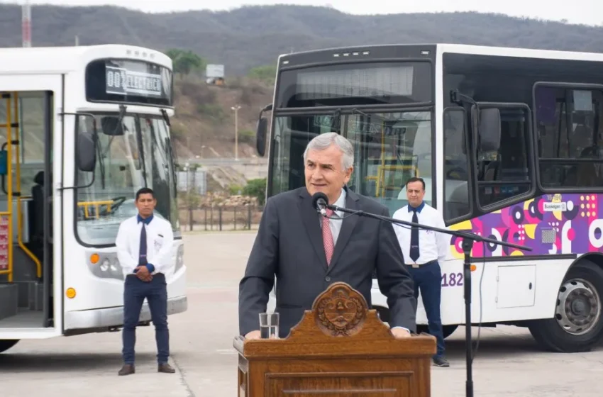  Morales presentó el prototipo de bus eléctrico con baterías de litio