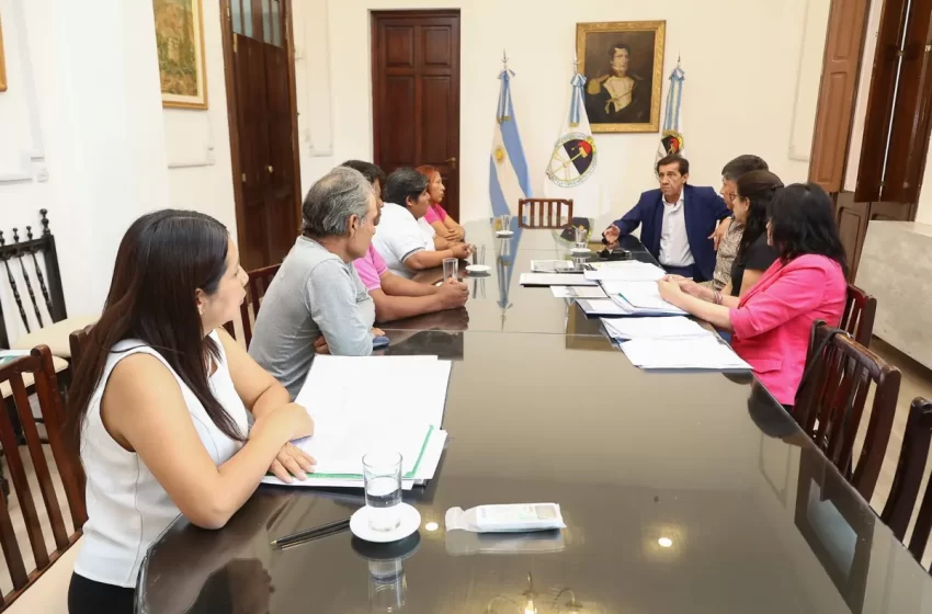  El gobernador Carlos Sadir recibió a damnificados por las inundaciones