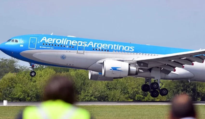  Milei da un paso clave para privatizar Aerolíneas Argentinas y avanzar con el plan de cielos abiertos