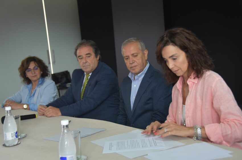  Alberto Bernis participó de la firma de convenio del Acuerdo Escolar