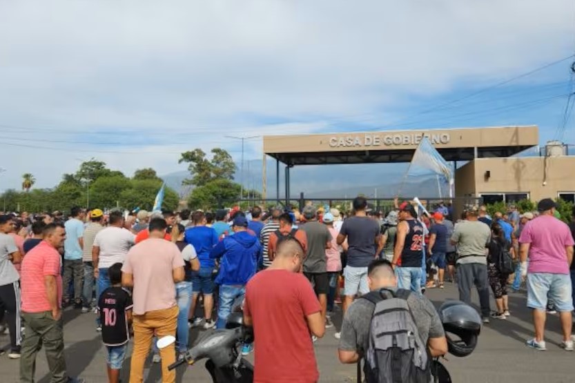  Tensión en provincia litiera del NOA por sueldos estatales: reclamo policial y paro de ATE