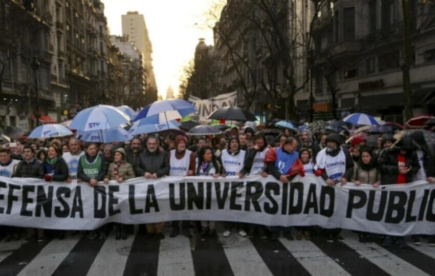  Manifestaciones universitarias desafían al Gobierno de Milei