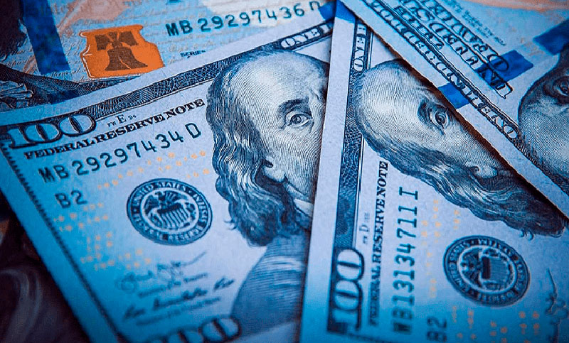 El dólar blue se disparó a 1.500 pesos y la brecha cambiaria superó el 60%