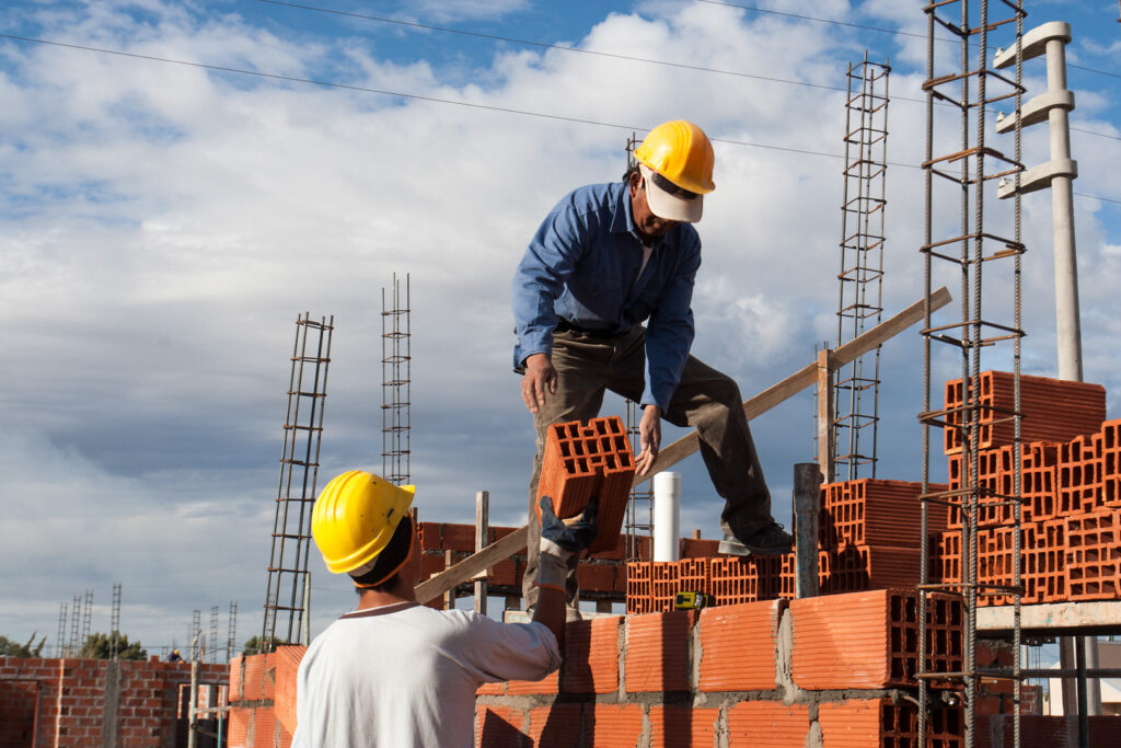 La construcción perdió casi 100.000 empleos formales en los últimos diez meses