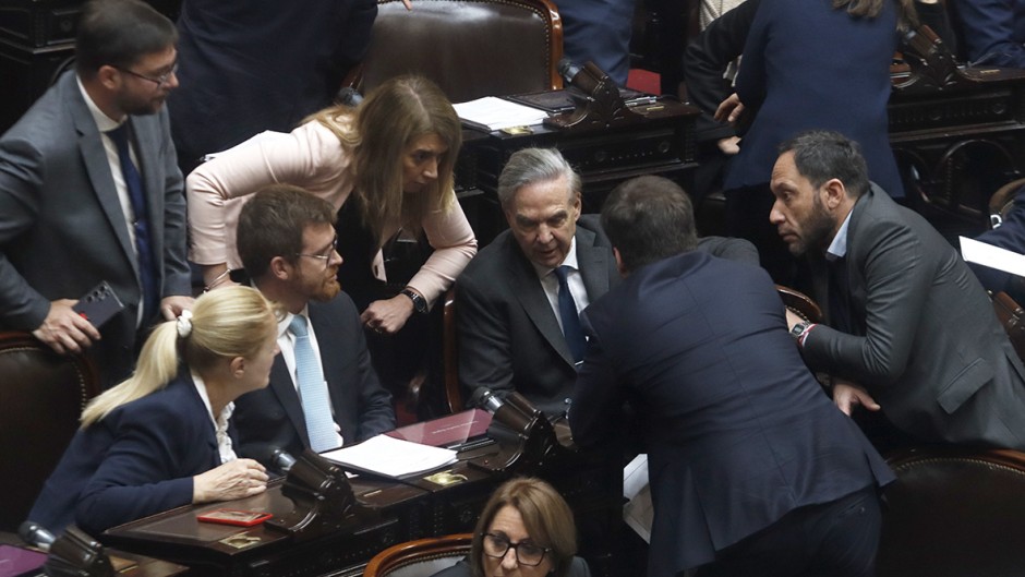 Diputados podría voltear el DNU de los fondos de la SIDE por administración fraudulenta