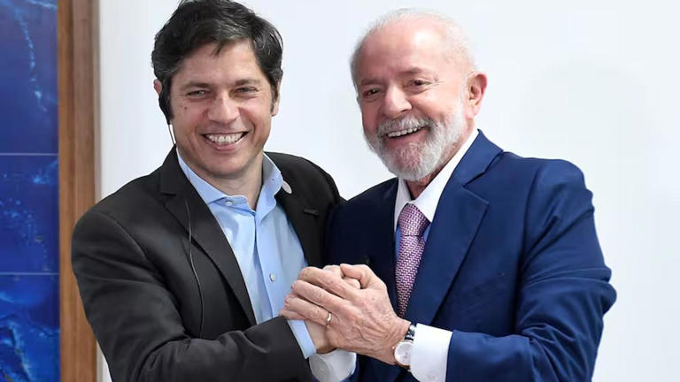 Kicillof, tras encontrase con Lula, intenta liderar un peronismo devaluado