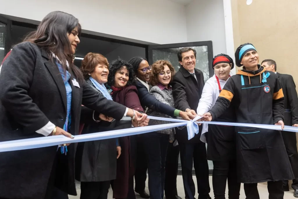 El Gobernador inauguró el edificio propio de la Escuela Profesional N° 13 «Damas Mendocinas»