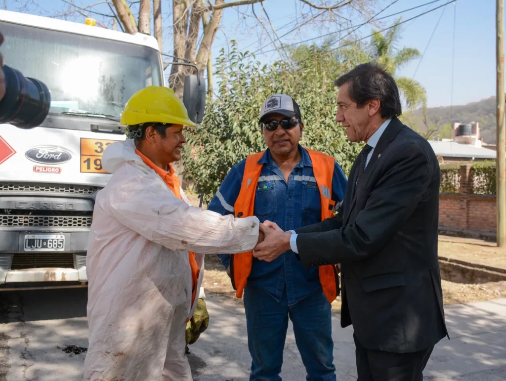 Sadir supervisó las obras de repavimentación en ruta 4