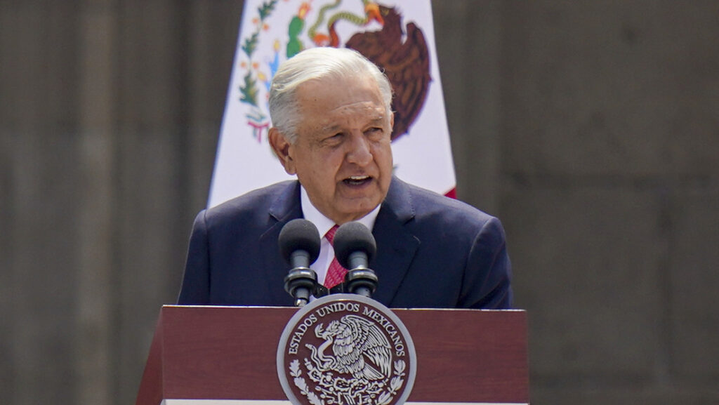 «Lo mejor de México es su pueblo»: López Obrador ofrece su último informe de Gobierno en el Zócalo