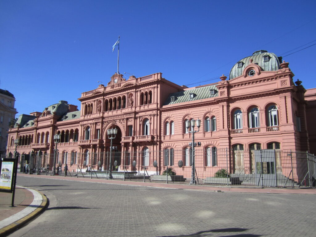 «Alerta libertaria» la confianza en el gobierno de Milei cayó un 15% en el último mes