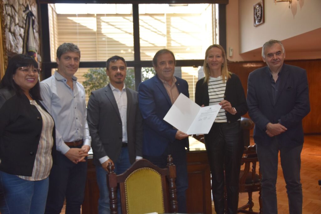 Alberto Bernis y Omar Gutiérrez recibieron a representantes de agencias de salud internacionales