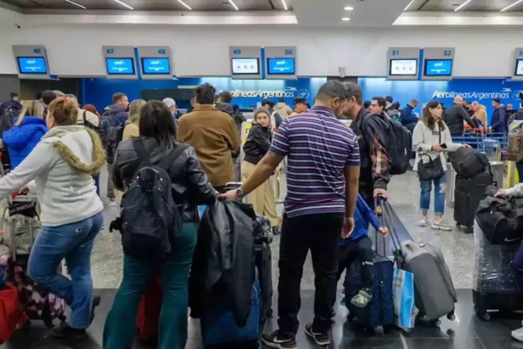 Paro en Aerolíneas Argentinas: más de 26 mil pasajeros en espera