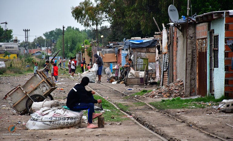 «La pobreza rompe récords: más del 50% de los argentinos en la pobreza tras las políticas de Milei»