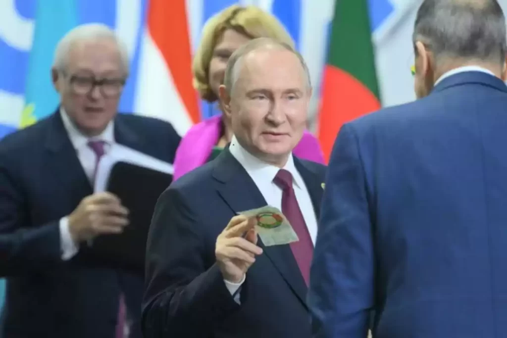 «Putin Llama a los BRICS a Desafiar la Hegemonía del Dólar con un Nuevo Sistema de Pagos Internacionales»