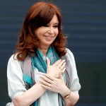 La tibieza del peronismo perpetúa a los fósiles: Cristina se erige como figura única y deja de lado a Kicillof y Quintela