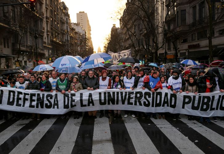 ¡Macri furioso! La pelea con Karina y las fugas libertarias ponen en jaque el veto de Milei a las universidades