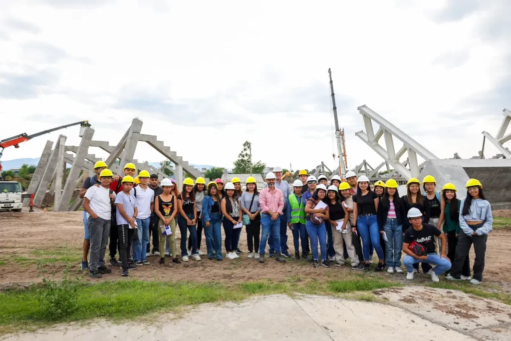 Ciudad Deportiva: montaje de arcos para la cubierta del estadio